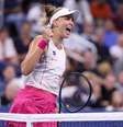 Bia Haddad, do Brasil, reage contra Maria Sakkari, da Grécia, durante a partida da terceira rodada de simples feminino no sétimo dia do US Open de 2025, no USTA Billie Jean King National Tennis Center, em 30 de agosto de 2025  Foto: Mike Stobe/Getty Images