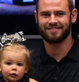 Hunter Renfrow com uma das filhas  Foto: Reprodução/Instagram