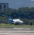 Jato escapa de pista e para sobre a grama no Aeroporto de Jacarepaguá, no RJ  Foto: Reprodução/Aeroin