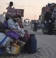 Palestinos deslocados fugindo do norte da Faixa de Gaza se movem com seus pertences ao longo da Sea Road, na Cidade de Gaza, segunda-feira, 1º de setembro de 2025.  Foto: AP - Jehad Alshrafi / RFI