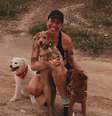 Advogada e protetora de animais, Danielle Mansur Rodrigues parte aos 50 anos ao lado de seus três cachorros  Foto: Reprodução/Instagram/@tocasegura