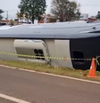 Ônibus tombou em rodovia do Paraná e vitimou um turista estrangeiro   Foto: Reprodução/X