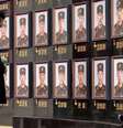 Programas de notícia norte-coreanos reproduziram à exaustão imagens de Kim Jong-un curvando a cabeça diante de retratos de soldados mortos  Foto: DW / Deutsche Welle