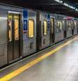Atrasado por causa dos trens? Metro te dá atestado para o trabalho em caso de falha  Foto: Wikimedia Commons/Reprodução / Portal de Prefeitura