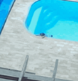 Segundo a mãe, o espaço só fica sem proteção nos momentos de limpeza  Foto: Reprodução: TikTok