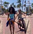 Suspeito passou pela vítima de bicicleta e deu um tapa em sua bunda  Foto: Reprodução/meyllinoliveira/Instagram