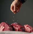 Veja dicas para descongelar carne rápido  Foto: Freepik