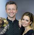 Ex de Sandy, Lucas Lima revela quando irá mostrar o rosto de Theo, filho com a cantora: 'O cuidado é até...'.  Foto: AGNews, Detalhe: Instagram @sandyoficial / Purepeople