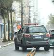 Viatura da ROTA da Polícia Militar faz ronda na Av. Presidente Castelo Branco em Praia Grande, cidade da baixada santista, no dia seguinte ao assassinato do ex-delegado-geral da Polícia Civil.  Foto: Daniel Teixeira/Estadao / Estadão