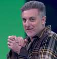 Ele pediu, o público atendeu: Luciano Huck prova o poder de influenciar milhares de telespectadores no 'Domingão'  Foto: Reprodução/TV