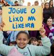 A caminhada pela comunidade tem cartazes, carro de som, distribuição de mudas e envolvimento coletivo.  Foto: Divulgação