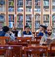 As universidades afegãs foram instruídas a remover livros do currículo  Foto: AFP via Getty Images / BBC News Brasil