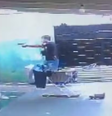 Momento em que a Polícia Civil do Paraná prendeu o suspeito de 51 anos  Foto: Divulgação/Polícia Civil do Paraná