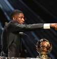 Dembélé com a Bola de Ouro  Foto: Kristian Skeie/UEFA/UEFA/Getty Images