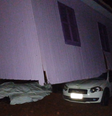 Casa vai parar em cima de carro após tornado atingir município em Santa Catarina  Foto: Defesa Civil