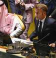 O ministro das Relações Exteriores da Arábia Saudita, Faisal bin Farhan Al-Saud (à esquerda) e o presidente francês, Emmanuel Macron, durante a Conferência de Alto Nível sobre a Palestina, na sede da ONU em Nova York, em 22 de setembro de 2025.  Foto: AP - Yuki Iwamura / RFI