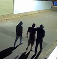Segundo a polícia, jovem foi executado em razão de uma dívida de drogas   Foto: Reprodução: TV Globo
