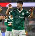 Vitor Roque e Flaco López comemoram gol do Palmeiras contra o River  Foto: Juan Manuel Baez/NurPhoto/Getty Images