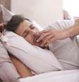 Entenda os riscos de dormir de barriga cheia  Foto: Freepik
