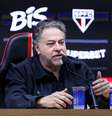 Julio Casares em coletiva de imprensa  Foto: Ricardo Moreira/Getty Images