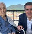María Branyas com o Manel Esteller na Catalunha.  Foto: Instituto de Investigación contra la Leucemia Josep Carreras / BBC News Brasil