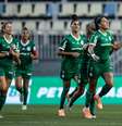 O primeiro gol da partida saiu aos 26 minituos. Em uma escapada, Brena marca um golaço de falta de muito longe  Foto:  Crédito: Jhony Inácio/Especial para o Terra