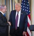 Benjamin Netanyahu cumprimenta Donald Trump na Casa Branca  Foto: ANSA / Ansa - Brasil