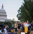 Nancy Pelosi discursa diante do Congresso americano na terça-feira, 30 de setembro de 2025, indicando que os democratas querem aumentar o orçamento para a saúde.  Foto: Getty Images via AFP - TASOS KATOPODIS / RFI