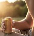 Descubra se cerveja em lata é mais segura em relação a contaminação por metanol  Foto: Freepik