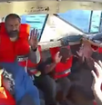 Momento em que Israel interceptou barco com brasileiros que estavam caminho de Gaza;  grupo foi detido e agora deverá ser deportado  Foto: Reprodução