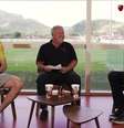 Rossi, Zico e Raul Plassmann posam para fotos em resenha da Flamengo TV –  Foto: Reprodução / Flamengo TV / Jogada10