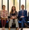 César (Cauã Reymond), Fátima (Bella Campos), Marco Aurélio (Alexandre Nero), Celina (Malu Galli) e Heleninha (Paolla Oliveira). Todos sentados. Lado a lado.  Foto: Divulgação/TV Globo / Divulgação/TV Globo