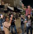 Palestinos comemoram após o anúncio  Foto: Reuters / BBC News Brasil