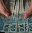 Mãos contando notas de cem reais  Foto: Getty Images / BBC News Brasil