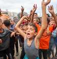 Crianças palestinas celebram em Khan Younis, no sul da Faixa de Gaza, após anúncio de acordo  Foto: ANSA / Ansa - Brasil