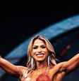 Eduarda Bezerra conquista primeiro lugar do pódio da categoria Wellness no Mr. Olympia 2025  Foto: Reprodução/wingsofstrength/Instagram