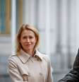 O ministro das Relações Exteriores da Ucrânia, Andrii Sybiha, e a alta representante da União Europeia para Assuntos Externos e Política de Segurança, Kaja Kallas, apertam as mãos antes de uma coletiva de imprensa conjunta, em meio ao ataque da Rússia contra a Ucrânia, em Kiev, nesta segunda (13).  Foto: © Alina Smutko / Reuters / RFI
