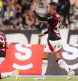  Foto: Adriano Fontes / Flamengo - Legenda: Pedro, com estilo de sobra, marca golaço para o Flamengo contra o Botafogo / Jogada10