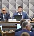 Parlamentares durante sessão da CPMI do INSS, em Brasília, que analisou pedidos de prisão e convocação de investigados ligados a sindicatos da Previdência.  Foto:  Foto: Edilson Rodrigues/Agência Senado