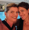Deborah Bloch e Manuela Dias durante gravação de Vale Tudo  Foto: Reprodução/Instagram