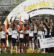 Jogadoras do Corinthians comemoram título da Libertadores  Foto: Federico Peretti/Getty Images