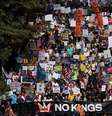 Manifestação em Atlanta: atos reuniram pessoas em diversas cidades  Foto: Reuters / BBC News Brasil