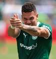 Paulinho comemora gol na Copa do Mundo de Clubes  Foto: Jonathan Moscrop/Getty Images