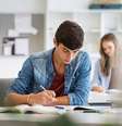 O Enem exige a escrita de um texto dissertativo-argumentativo  Foto: Ground Picture | Shutterstock / Portal EdiCase