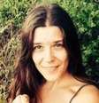 Nina Kutina viveu por nove meses com as duas filhas em uma caverna em uma floresta da Índia  Foto: Nina Kutina / BBC News Brasil