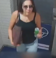 Após o roubo de R$ 1 milhão em joias, mulheres deixam prédio no Recife com cerveja em mãos  Foto: Reprodução/Câmeras de Segurança