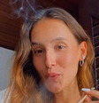 Melissa Said nunca escondeu fumar maconha nas redes sociais, criando conteúdo sobre isso em seu perfi  Foto: Reprodução/Instagram/@melissasaid