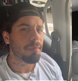 Zé Felipe dirige com o filho no colo  Foto: Reprodução/Instagram