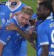 De Bruyne sendo carregado pelos médicos do Napoli –  Foto: Reprodução / Jogada10