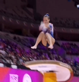 Deng Yalan tinha chances de garantir uma medalha na modalidade, e tentou arriscar no salto  Foto: Reprodução/X